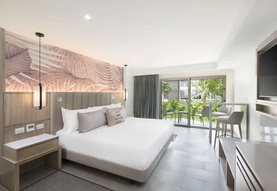 Luxury Garden View — Garden-View Bedroom